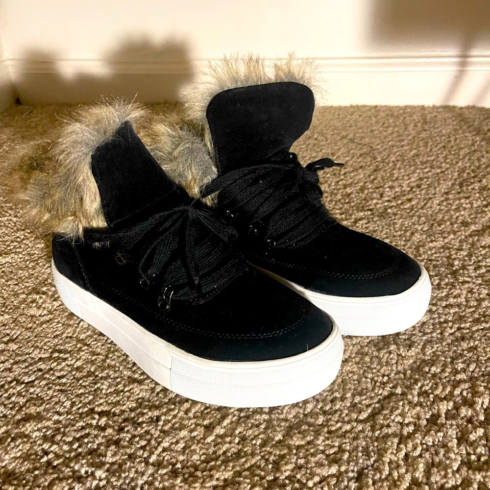 Black platform sneakers